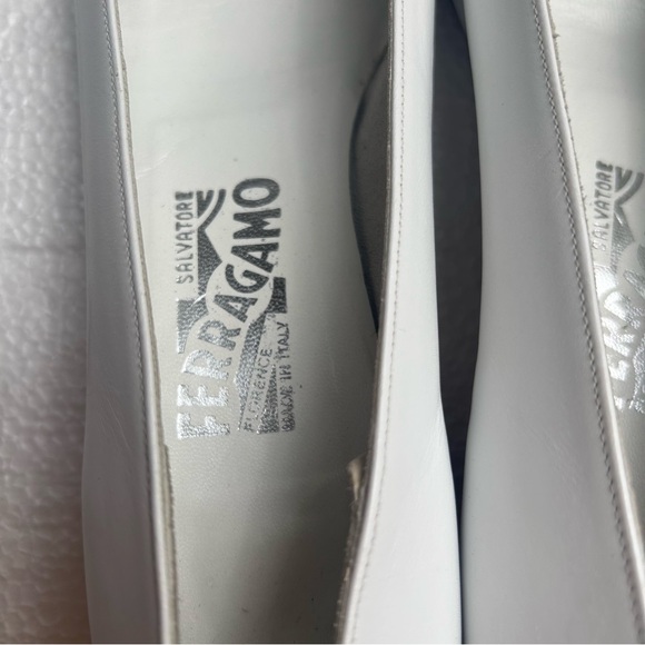 Salvatore Ferragamo Women's White Leather Bow Pumps - Picture 5 of 9